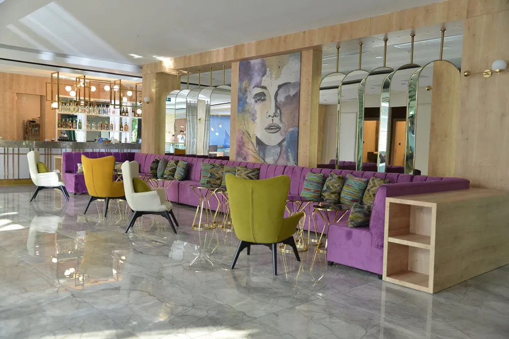 Chic Lobby Bar
